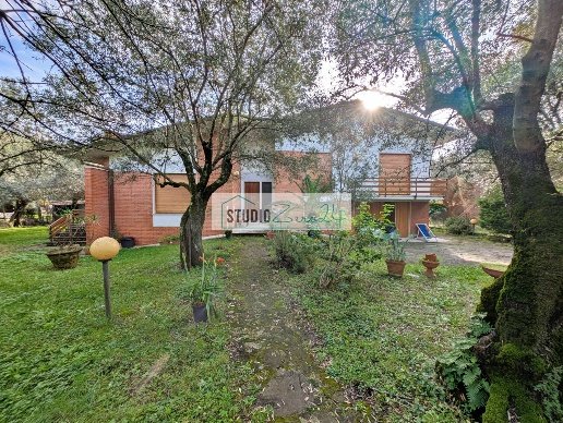 casa indipendente in vendita a Seravezza