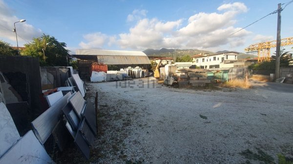 capannone in vendita a Seravezza