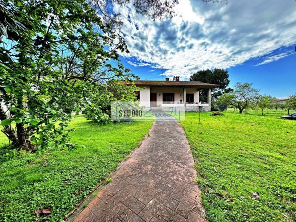 casa indipendente in vendita a Seravezza in zona Querceta