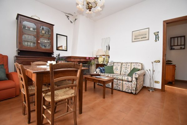 casa indipendente in vendita a Seravezza in zona Querceta