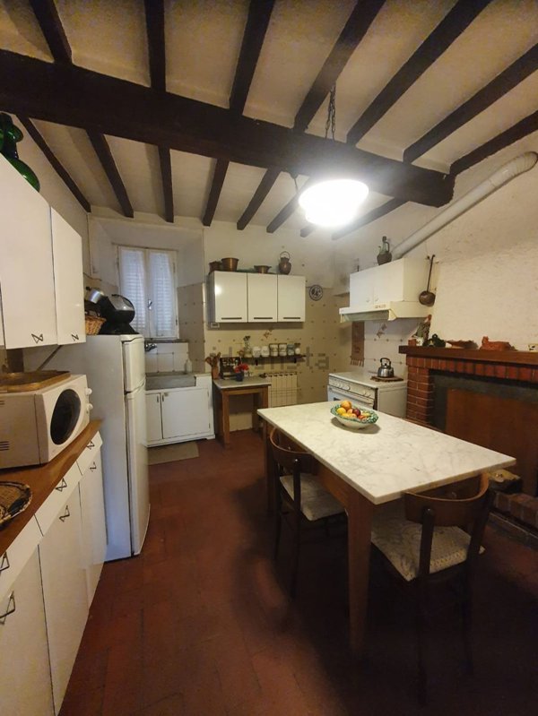 casa indipendente in vendita a Seravezza in zona Azzano