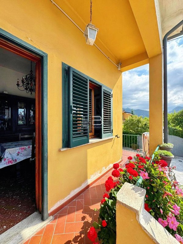 casa indipendente in vendita a Seravezza