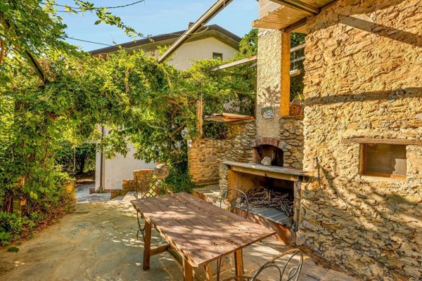 casa indipendente in vendita a Seravezza