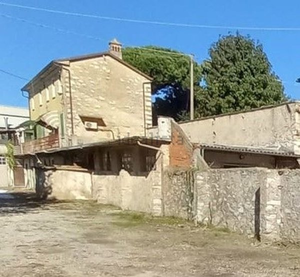 casale in vendita a Seravezza in zona Querceta