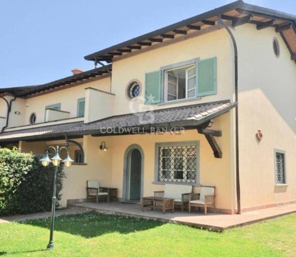 casa indipendente in vendita a Seravezza