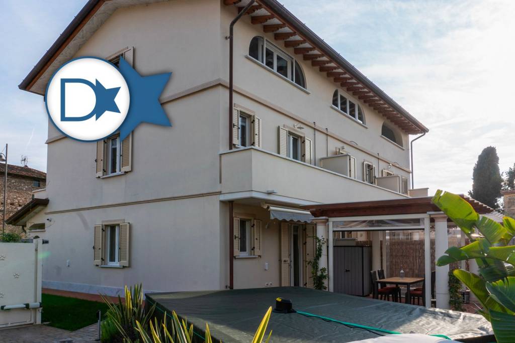 casa indipendente in vendita a Seravezza in zona Pozzi