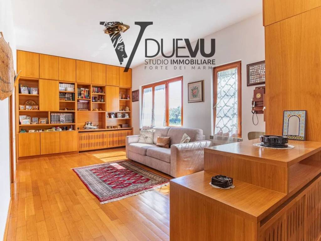 casa indipendente in vendita a Seravezza in zona Querceta