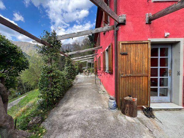 casa indipendente in vendita a Seravezza