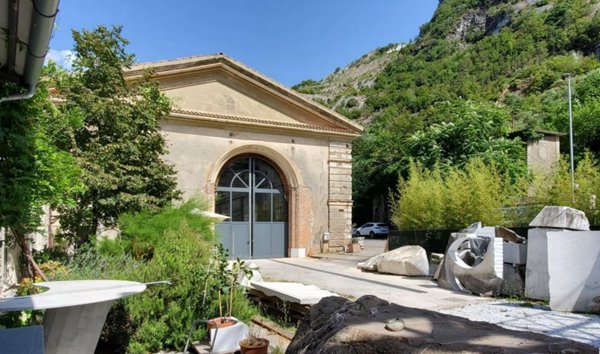 negozio in vendita a Seravezza