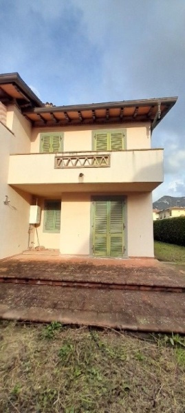 casa indipendente in vendita a Seravezza