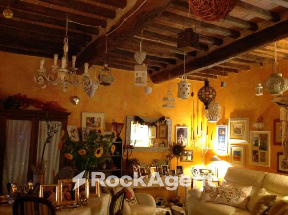 casa indipendente in vendita a Seravezza in zona Azzano