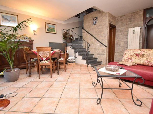 casa indipendente in vendita a Seravezza in zona Querceta