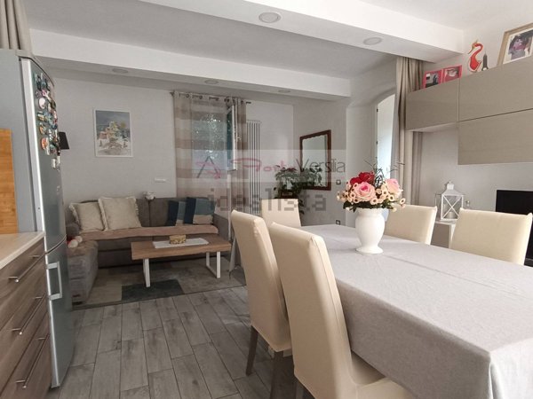 casa indipendente in vendita a Seravezza in zona Pozzi