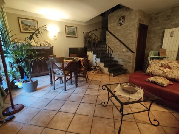 casa indipendente in vendita a Seravezza in zona Querceta