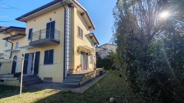 casa indipendente in vendita a Seravezza