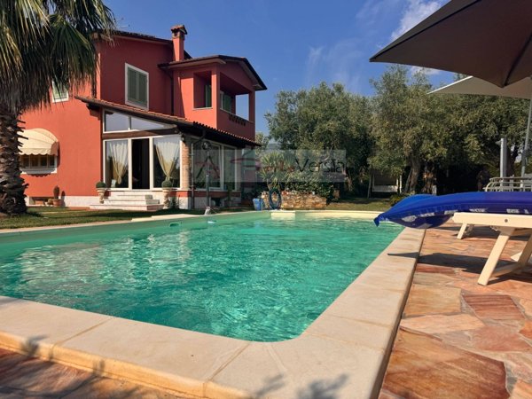 casa indipendente in vendita a Seravezza