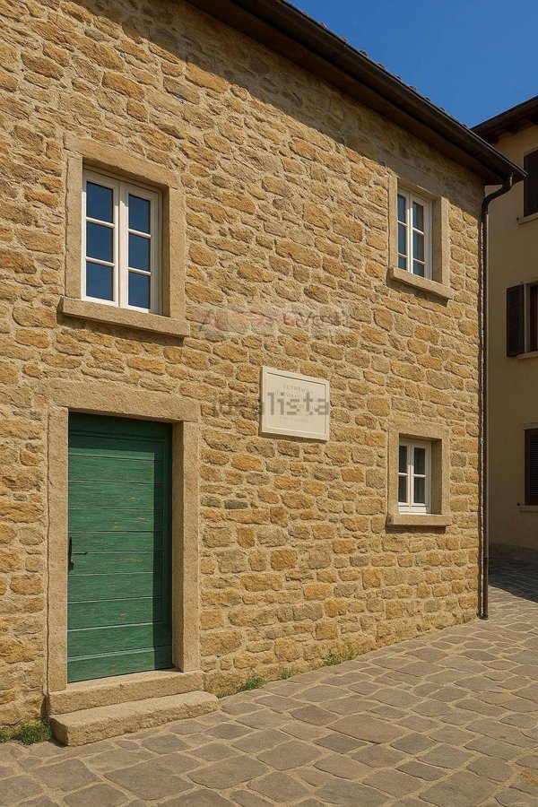 quadrivano in vendita a Seravezza in zona Giustagnana