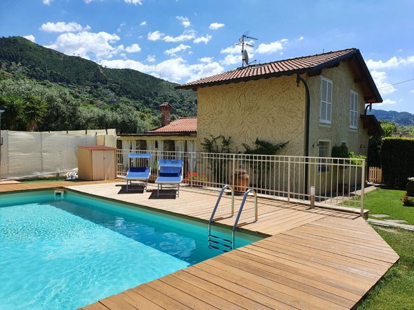 casa indipendente in vendita a Seravezza