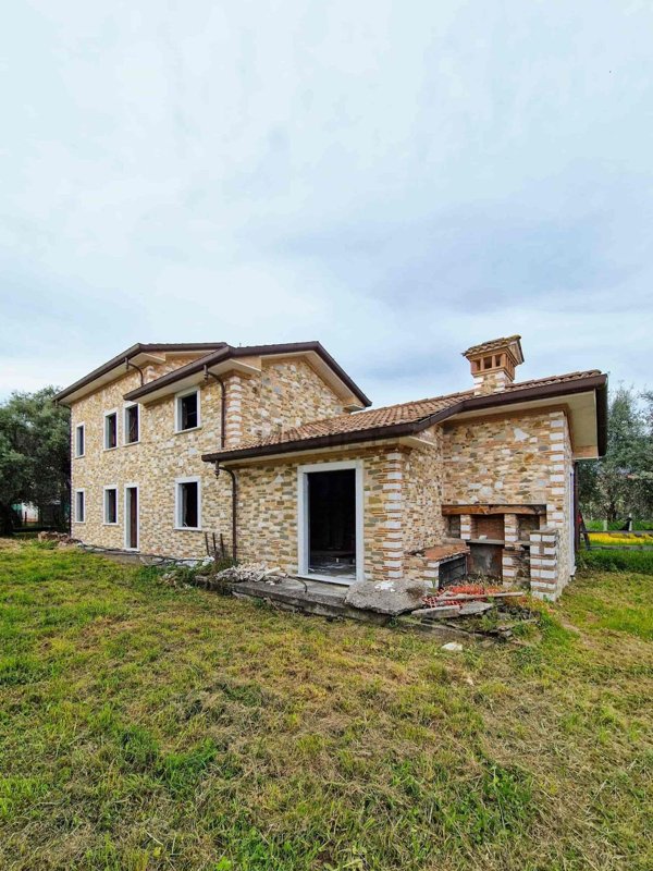 casa indipendente in vendita a Seravezza