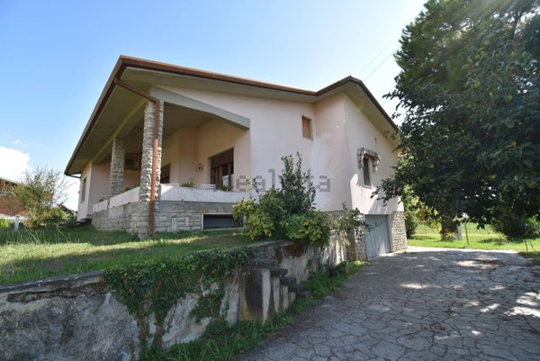 casa indipendente in vendita a Seravezza