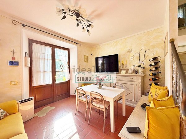 casa semindipendente in vendita a Seravezza