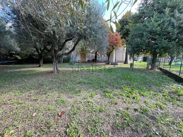 casa indipendente in vendita a Seravezza