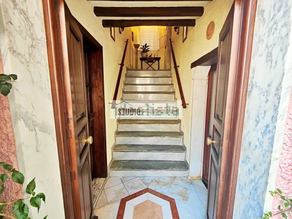 casa semindipendente in vendita a Seravezza in zona Pozzi