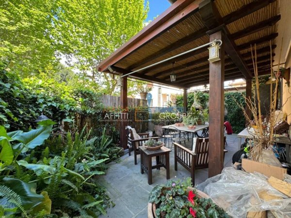 casa indipendente in vendita a Seravezza in zona Querceta