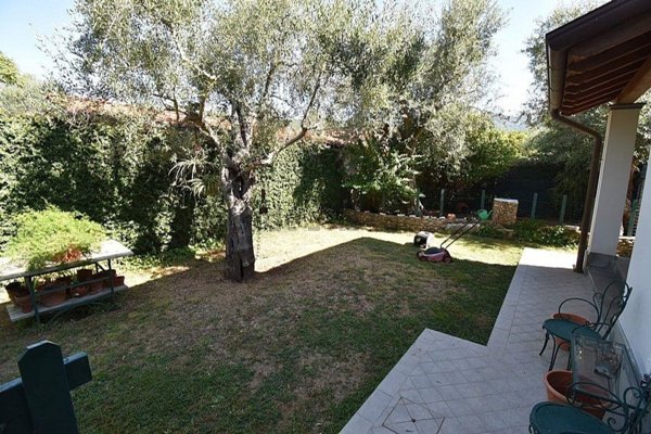 casa indipendente in vendita a Seravezza