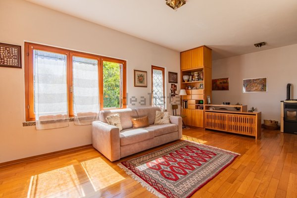 casa indipendente in vendita a Seravezza in zona Querceta