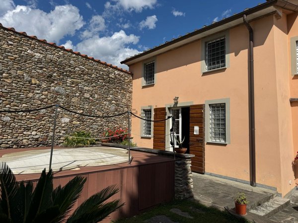 casale in vendita a Seravezza in zona Pozzi