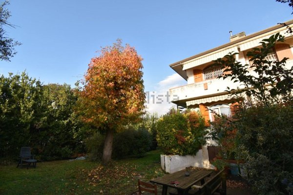 casa indipendente in vendita a Seravezza in zona Querceta