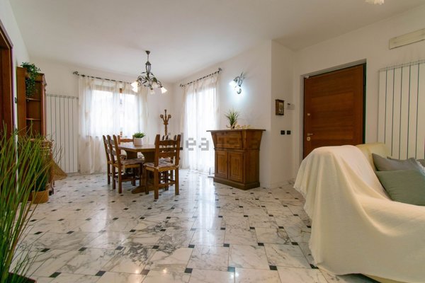 casa indipendente in vendita a Seravezza in zona Querceta