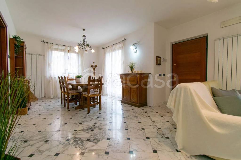 casa indipendente in vendita a Seravezza in zona Querceta