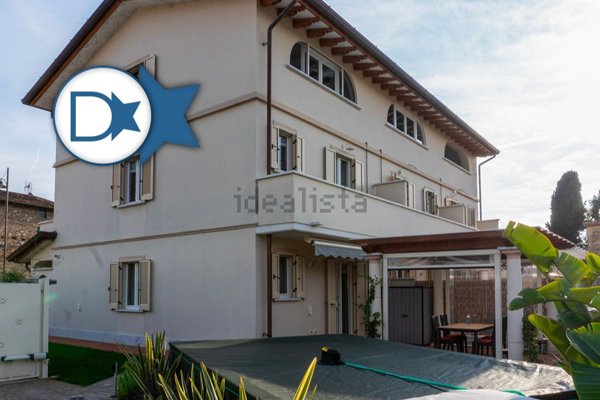 casa indipendente in vendita a Seravezza in zona Pozzi