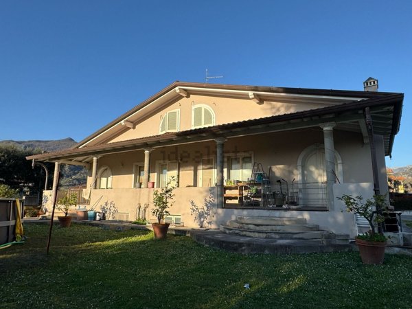 casa indipendente in vendita a Seravezza in zona Querceta