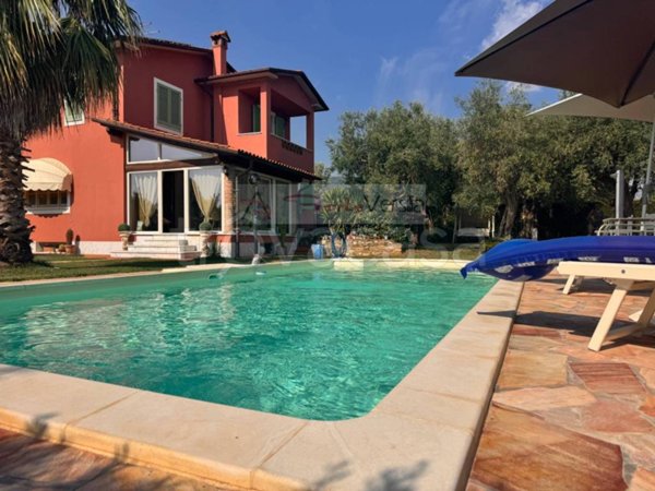 casa indipendente in vendita a Seravezza in zona Querceta