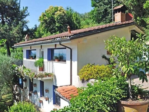 casa indipendente in vendita a Seravezza