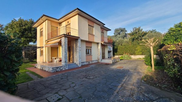 casa indipendente in vendita a Seravezza in zona Ripa