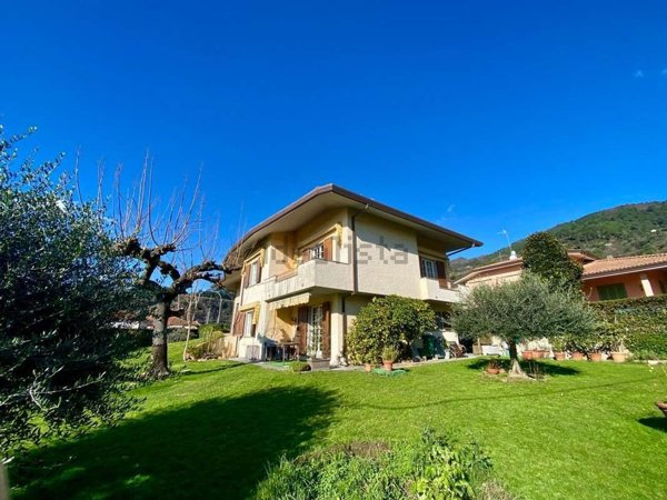 casa indipendente in vendita a Seravezza