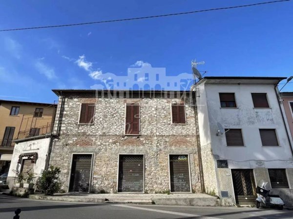 casa indipendente in vendita a Seravezza in zona Pozzi