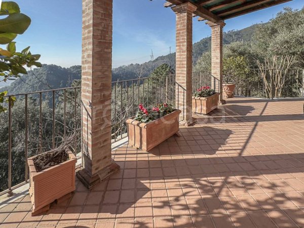 casa indipendente in vendita a Seravezza