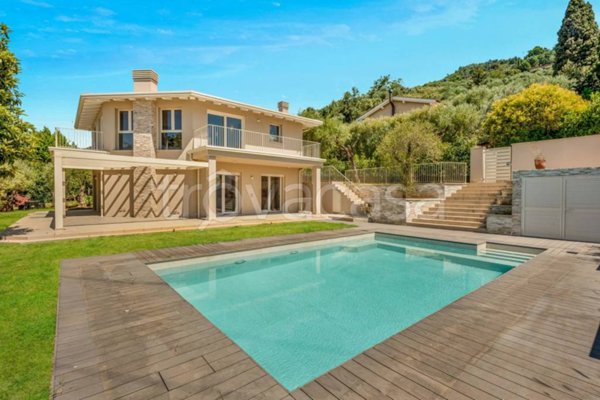 casa indipendente in vendita a Seravezza