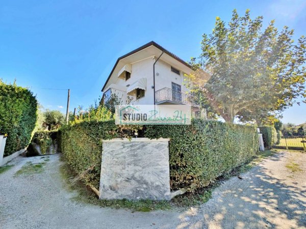 casa indipendente in vendita a Seravezza