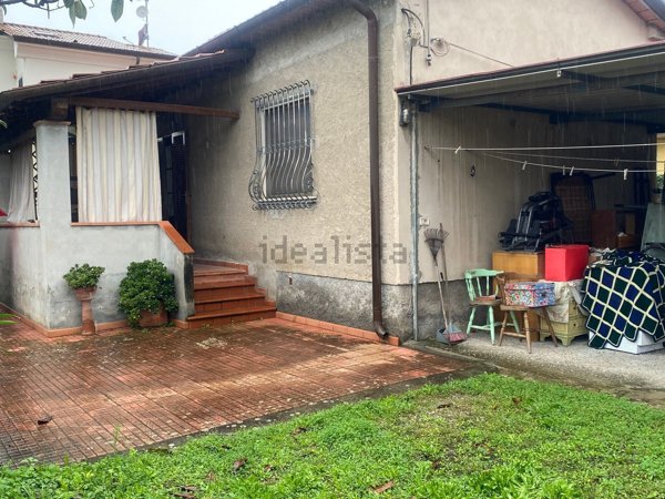 casa indipendente in vendita a Seravezza