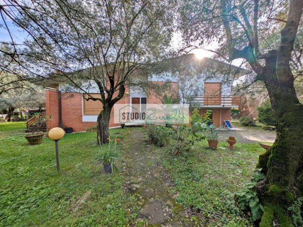 casa indipendente in vendita a Seravezza in zona Pozzi