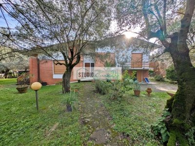 casa indipendente in vendita a Seravezza