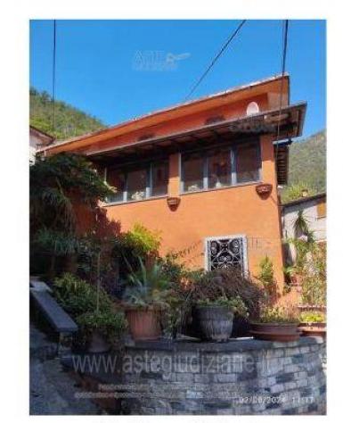 casa semindipendente in vendita a Seravezza in zona Basati