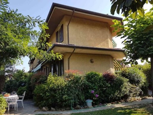 casa indipendente in vendita a Seravezza in zona Pozzi