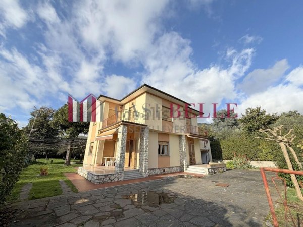 casa indipendente in vendita a Seravezza in zona Ripa